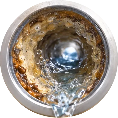 Sedimenti minerali sotto il livello d'acqua del sifone